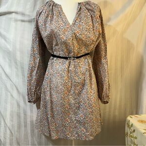 H&M dreamy and gorgeous floral print dress.